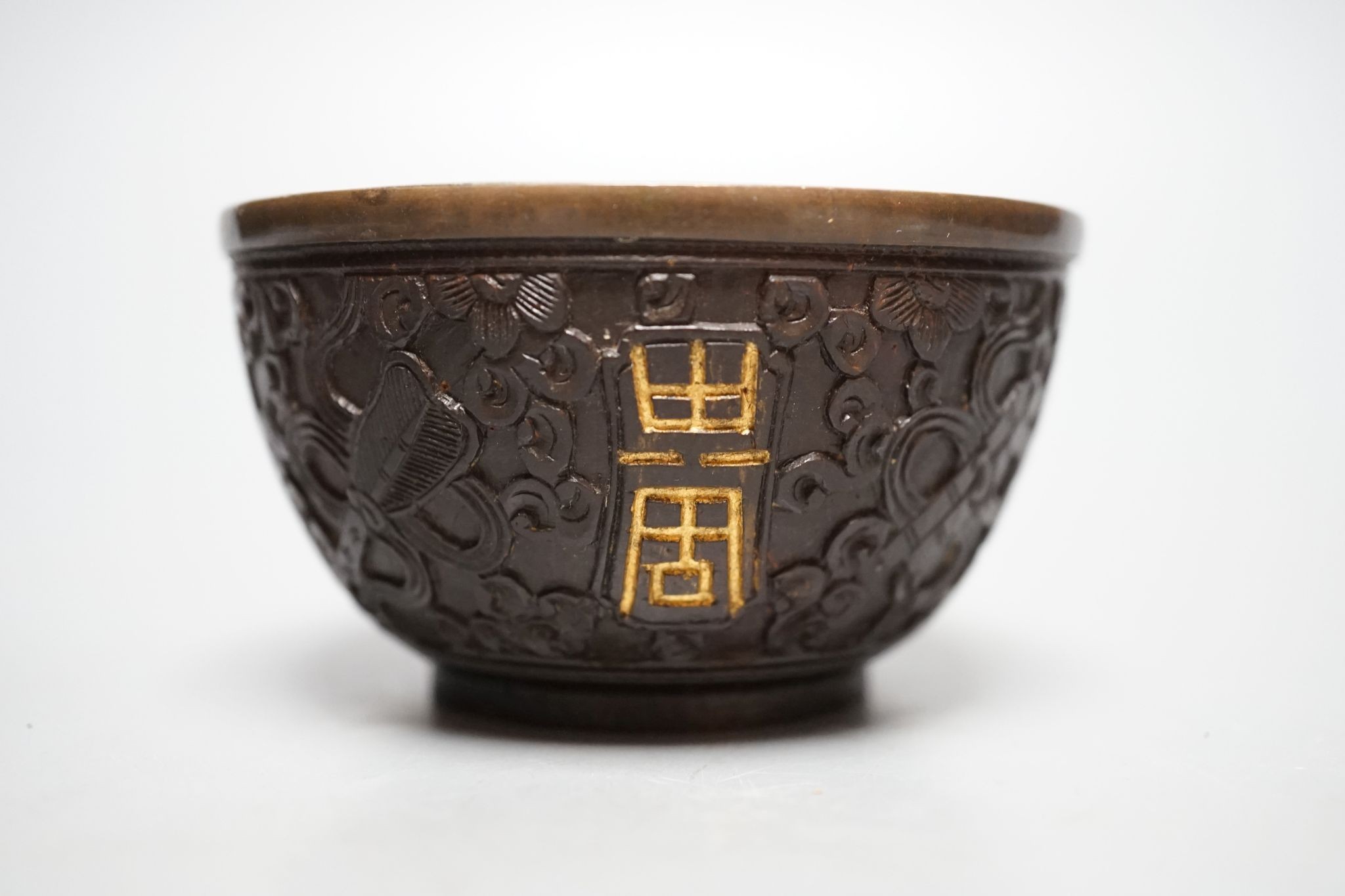 A Chinese coconut cup, 18th/19th century., 8.5 cms diameter.